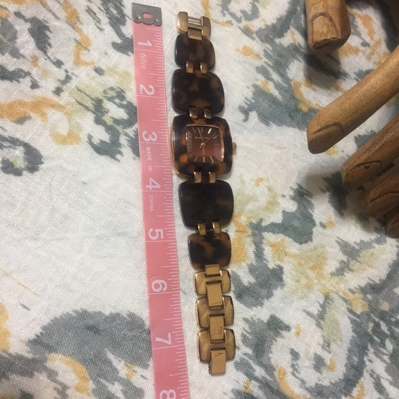 Michael Kors Tortoise band authentic watch - Picture 7 of 8